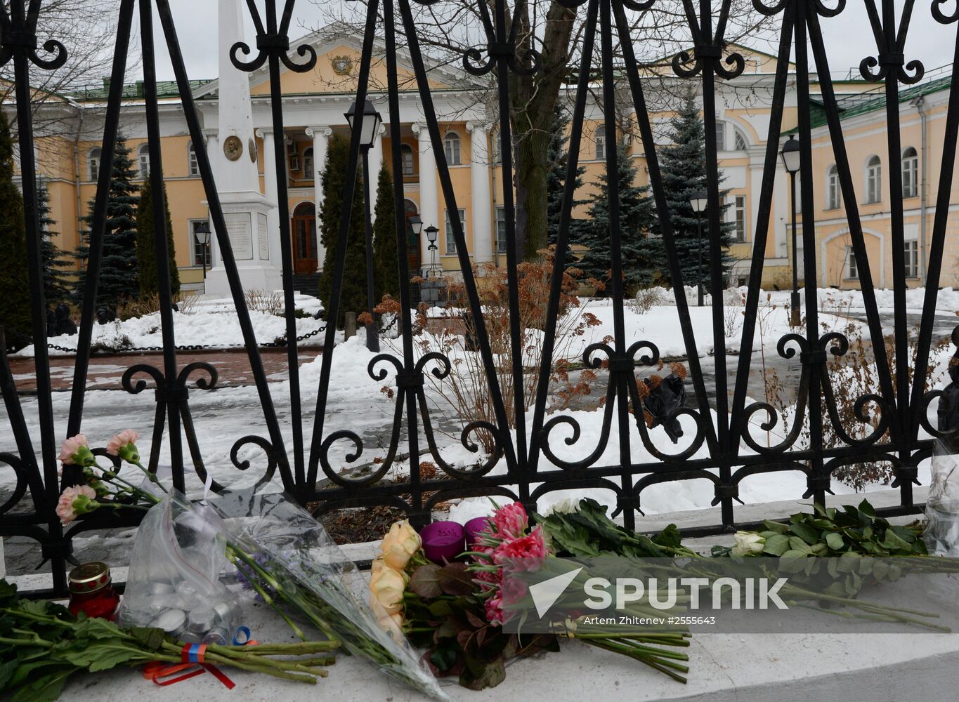 Flowers and candles outside Armenian Embassy in Moscow in connection with Gyumri tragedy