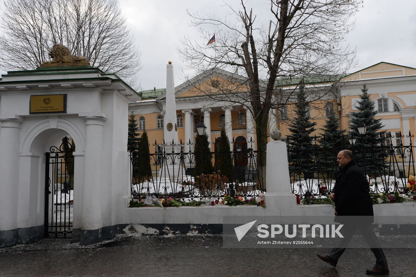 Flowers and candles outside Armenian Embassy in Moscow in connection with Gyumri tragedy