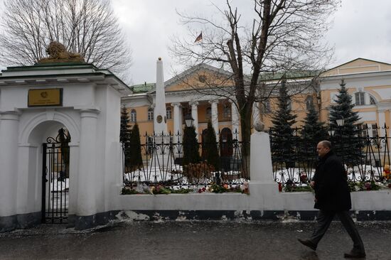 Flowers and candles outside Armenian Embassy in Moscow in connection with Gyumri tragedy