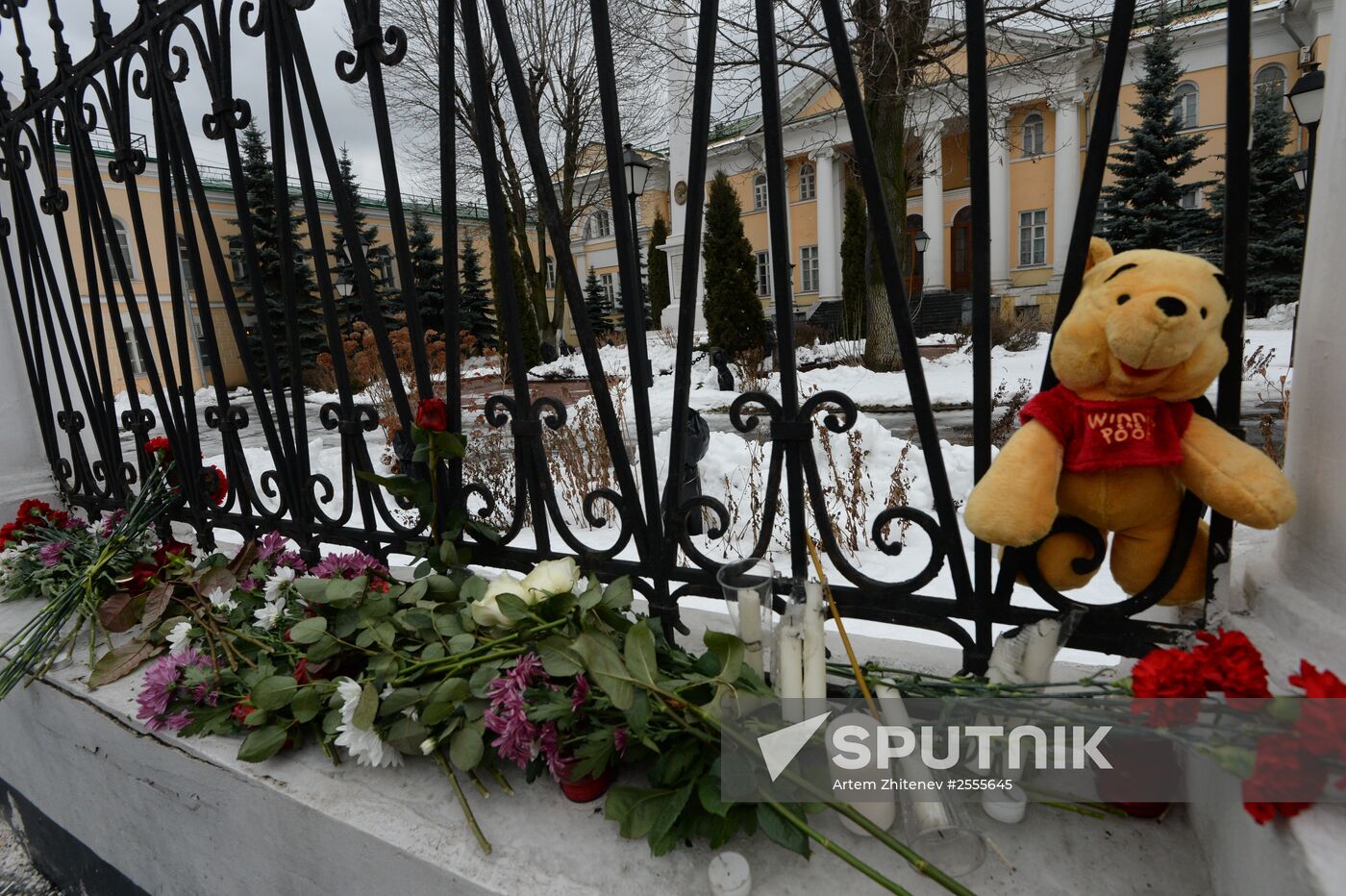 Flowers and candles outside Armenian Embassy in Moscow in connection with Gyumri tragedy