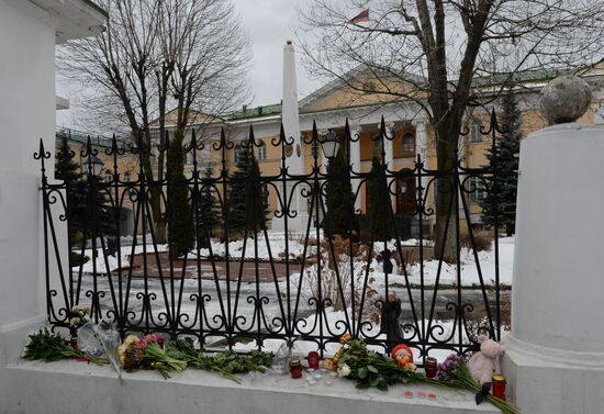 Flowers and candles outside Armenian Embassy in Moscow in connection with Gyumri tragedy