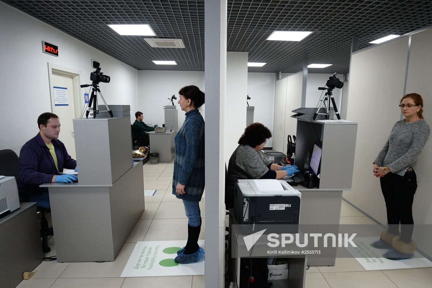 Issue of first patents at Uniform Migration Center, Moscow Region