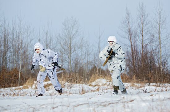 Training of cadets in the Arctic division DVVKU
