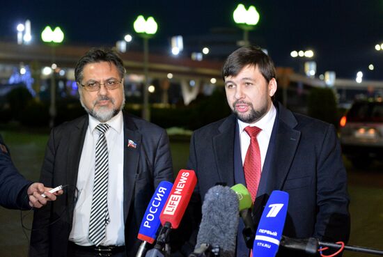 DPR and LPR representatives hold news conference at Minsk airport