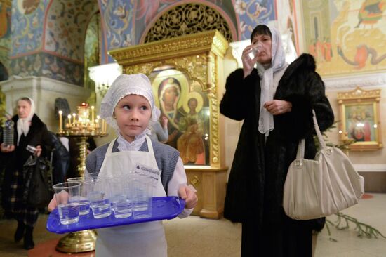 Patriarch conducts service at Christ the Savior Cathedral