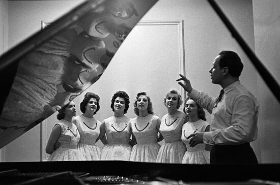 Vocal octet Laine