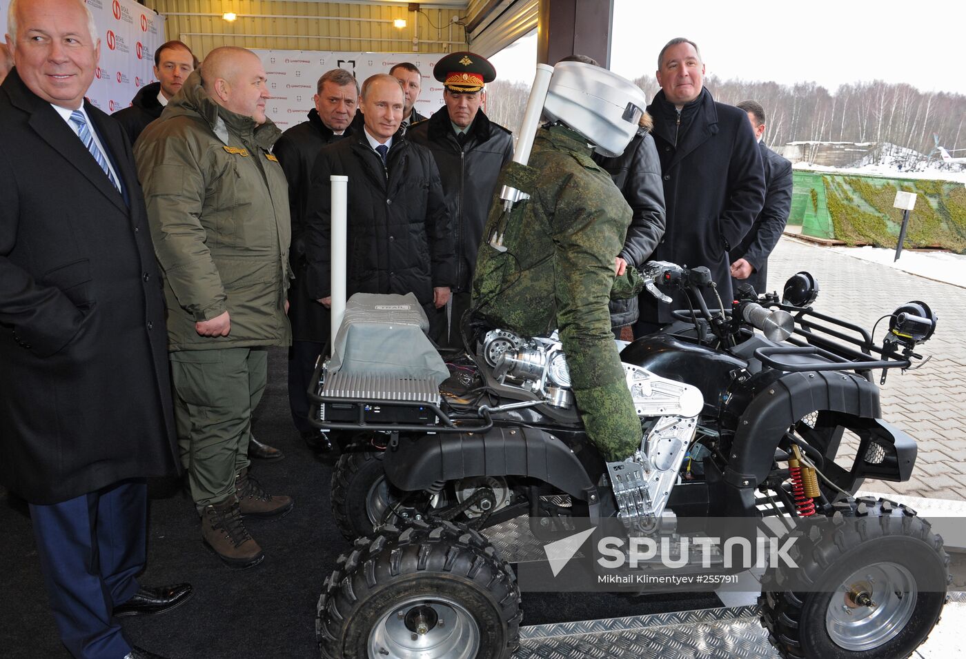 President Vladimir Putin visits research institute of precision mechanics and computer engineering