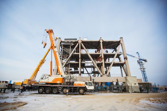 Alexander Volosov visits Vostochmy space center's construction site
