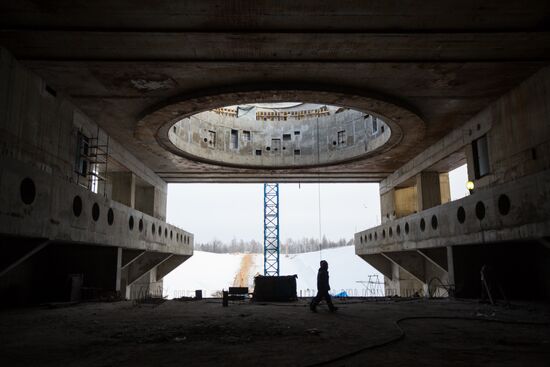 Alexander Volosov visits Vostochmy space center's construction site