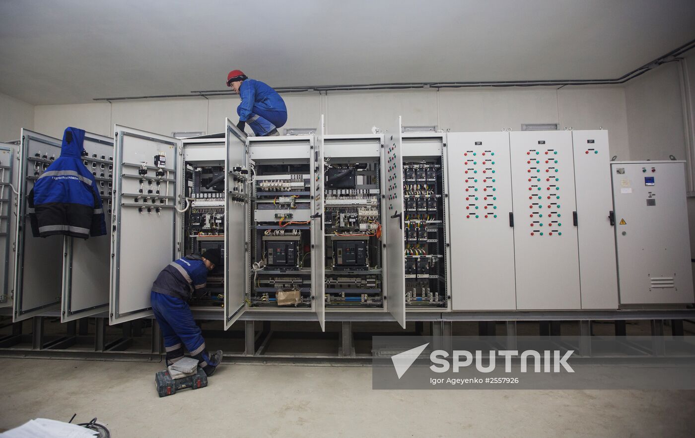 Alexander Volosov visits Vostochmy space center's construction site