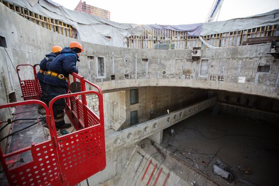 Alexander Volosov visits Vostochmy space center's construction site