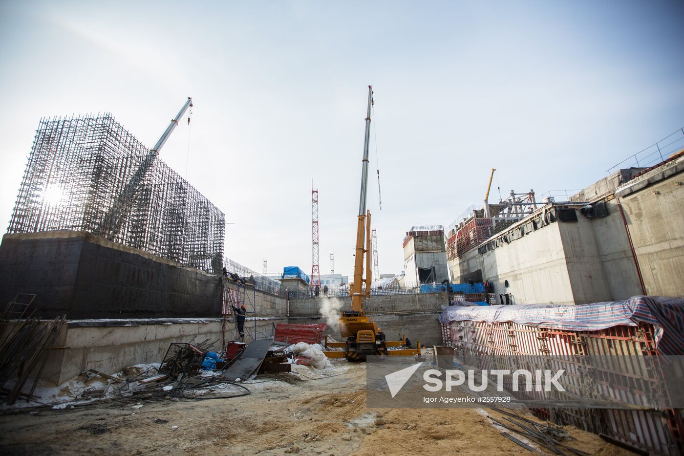 Alexander Volosov visits Vostochmy space center's construction site