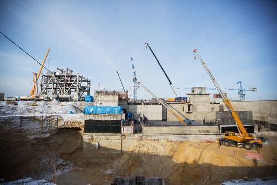 Alexander Volosov visits Vostochmy space center's construction site
