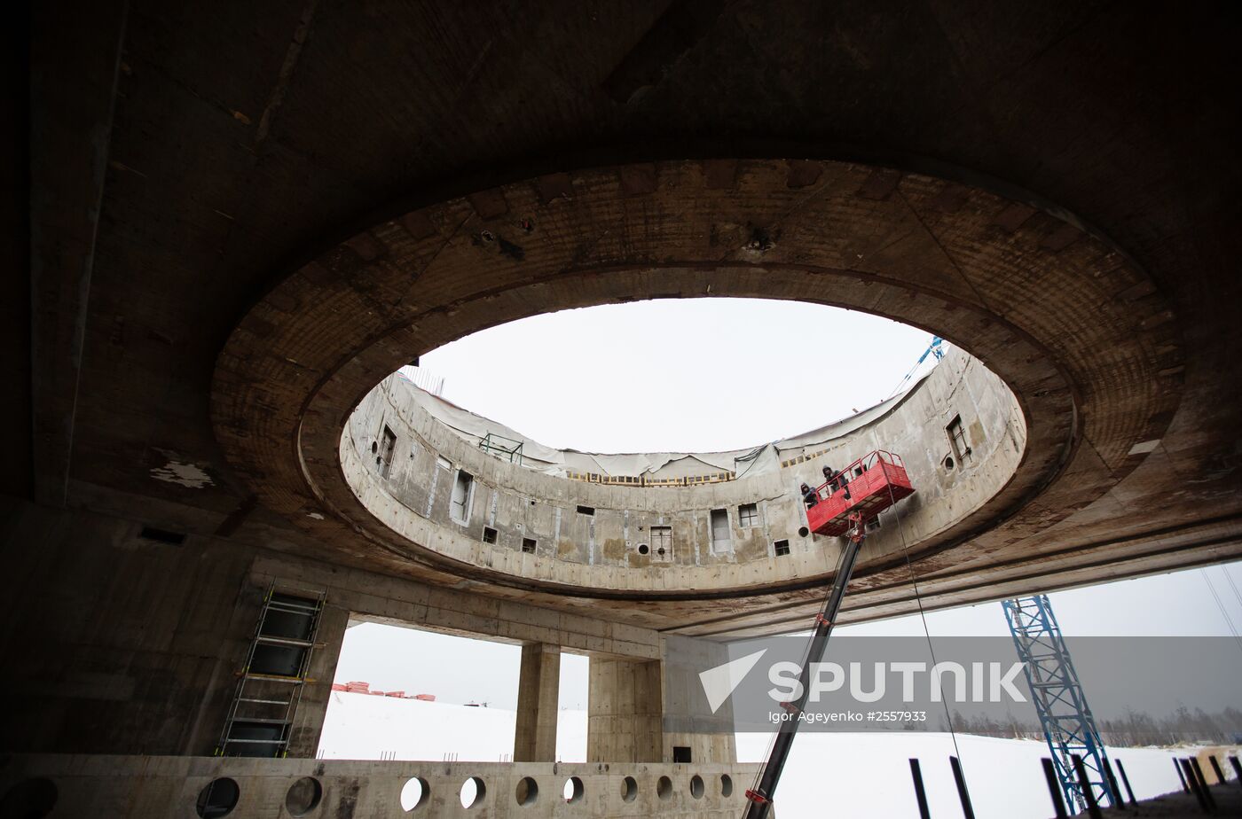 Alexander Volosov visits Vostochmy space center's construction site