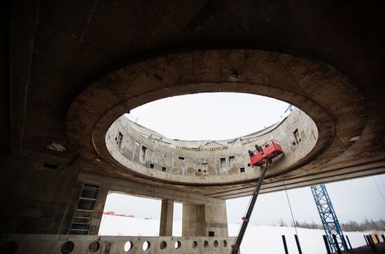 Alexander Volosov visits Vostochmy space center's construction site