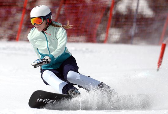 Snowboard. World Championship. Parallel slalom. Training