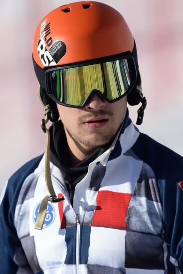 Snowboard. World Championship. Parallel slalom. Training