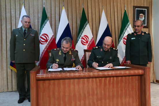 Russian Defense Minister Sergei Shoigu visits Iran
