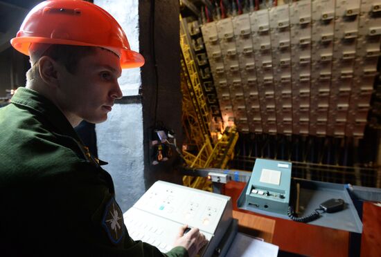 Combat duty officers at the command center of the Don-2-N radar