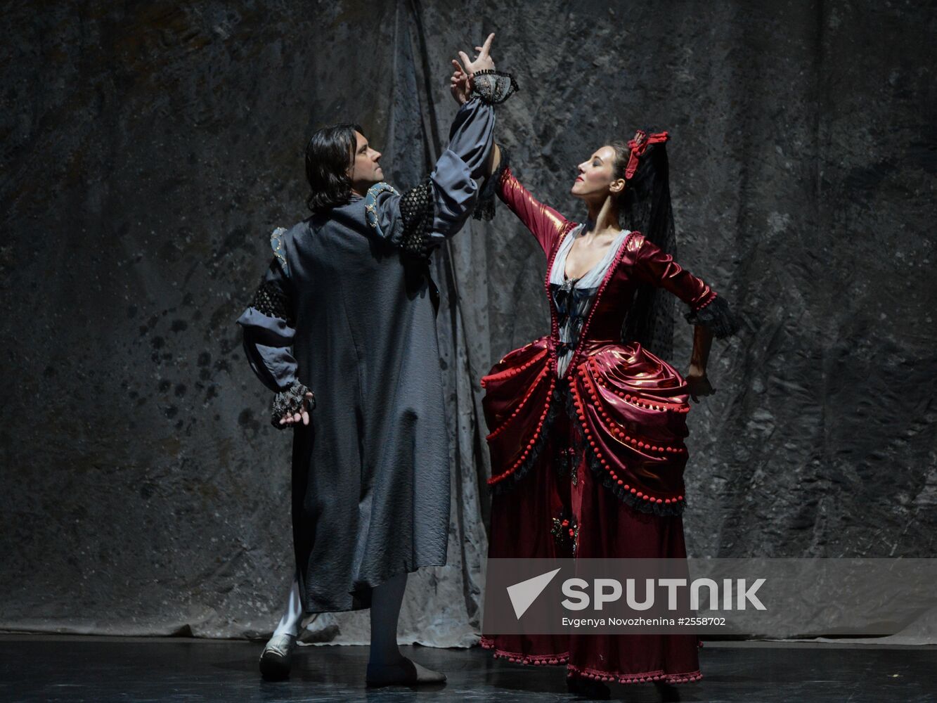 Play "Dancing with a Teacher"