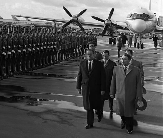 Leonid Brezhnev and Osvaldo Dorticós Torrado