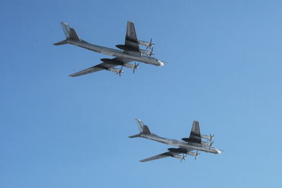 "Air Force Contract Service is Your Choice" campaign