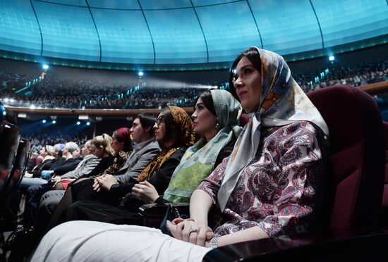 Presentation of holy Muslim relic - Prophet Muhammad's strand of hair