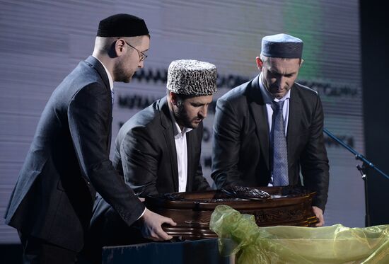 Presentation of holy Muslim relic - Prophet Muhammad's strand of hair