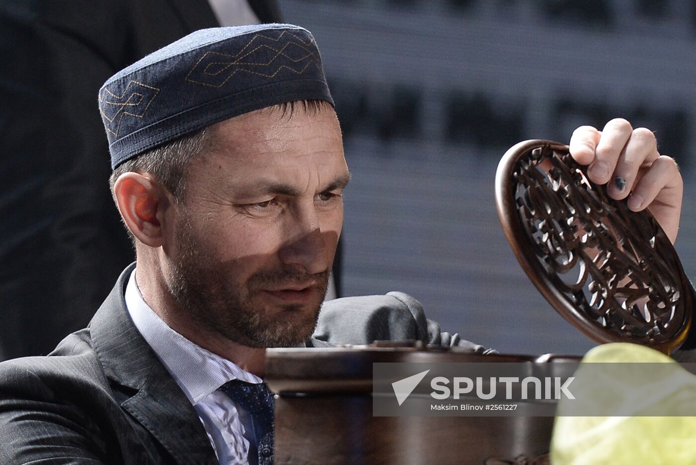 Presentation of holy Muslim relic - Prophet Muhammad's strand of hair