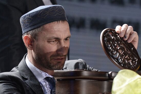 Presentation of holy Muslim relic - Prophet Muhammad's strand of hair