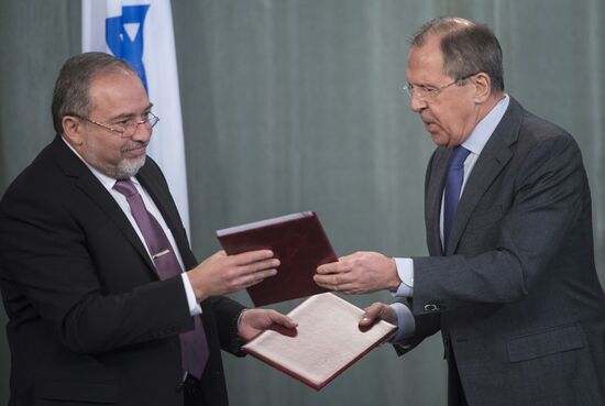 Russian Foreign Minister Sergei Lavrov meets with Avigdor Lieberman