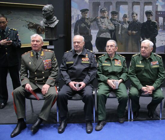 Grekov Studio of Military Artists opens exhibition in Manege