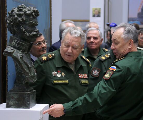 Grekov Studio of Military Artists opens exhibition in Manege