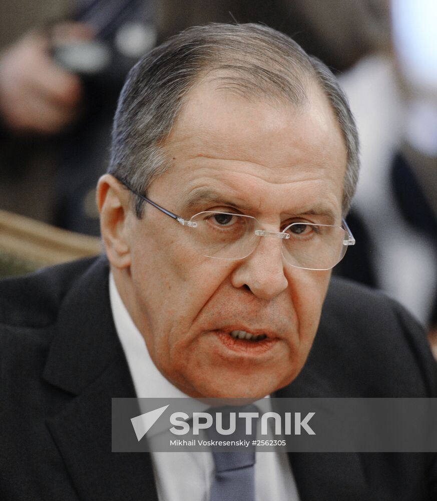 Russian Foreign Minister Sergey Lavrov meets with Syrian opposition and government