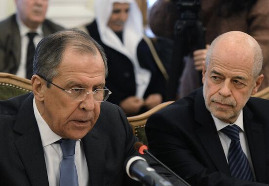 Russian Foreign Minister Sergey Lavrov meets with Syrian opposition and government