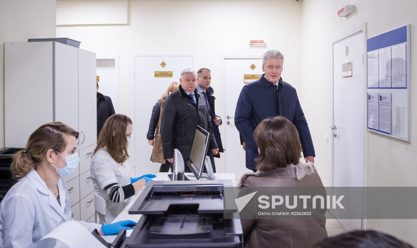 Mayor Sobyanin visits new integrated migration center