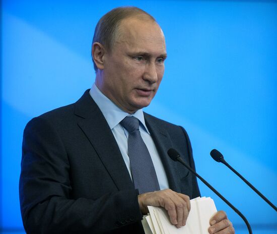 President Vladimir Putin takes part in annual seminar for regional leaders