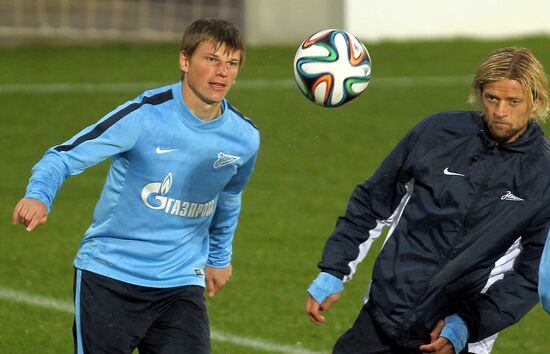 Football. Zenit in training