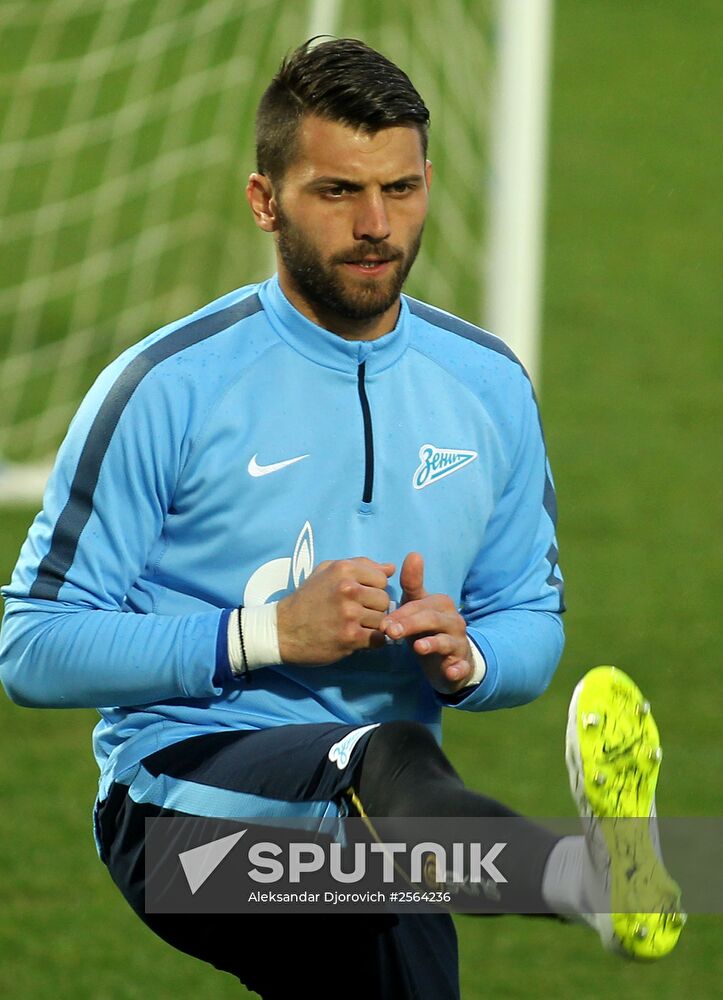 Football. Zenit in training