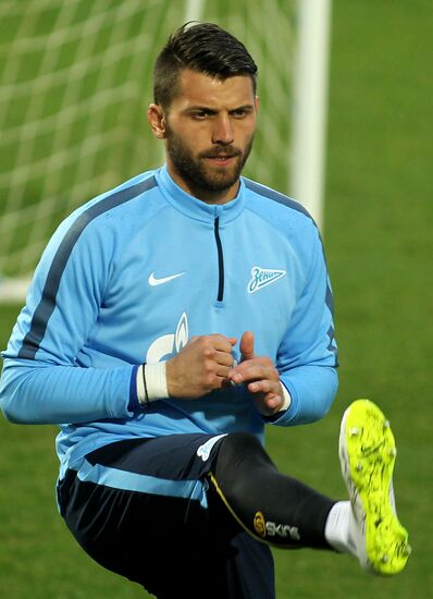 Football. Zenit in training