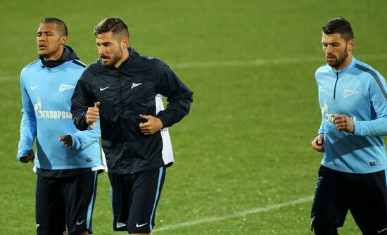 Football. Zenit in training