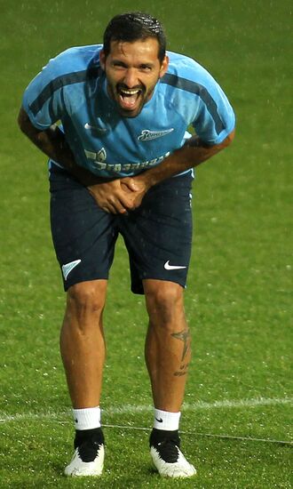 Football. Zenit in training