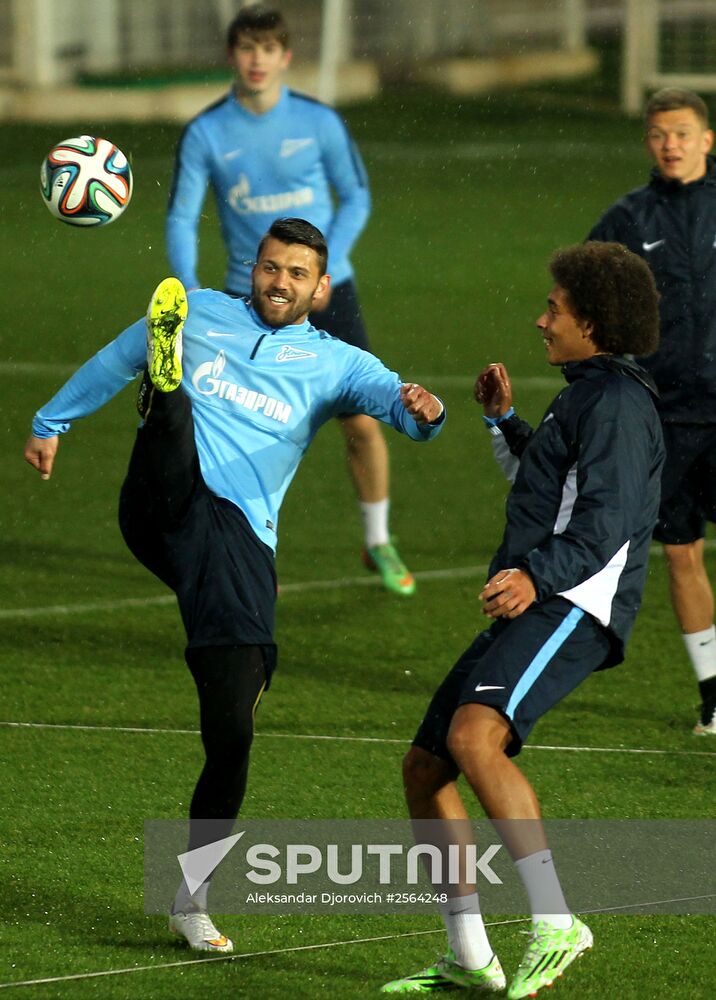 Football. Zenit in training