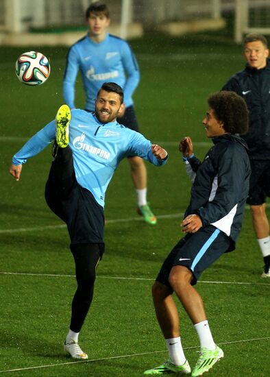 Football. Zenit in training