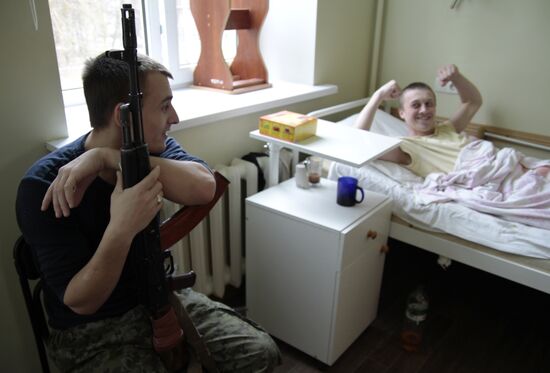 Ukrainian POWs in Donetsk