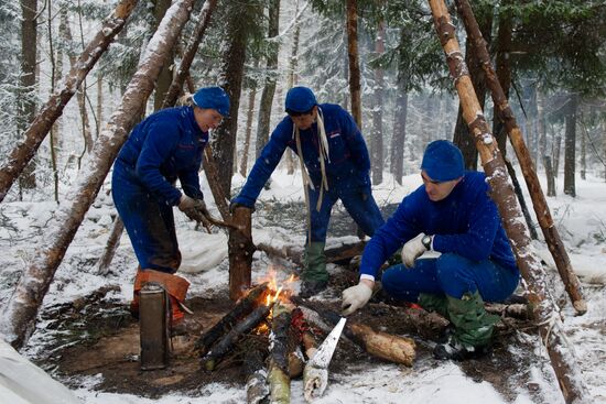 ISS crew takes survival course