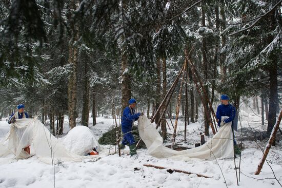 ISS crew takes survival course