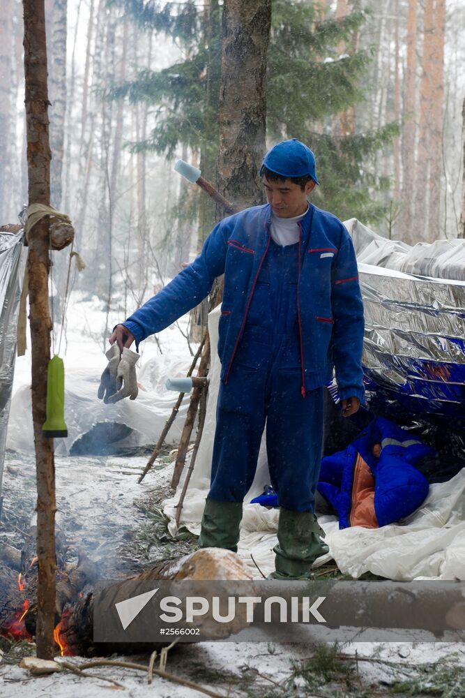 ISS crew takes survival course