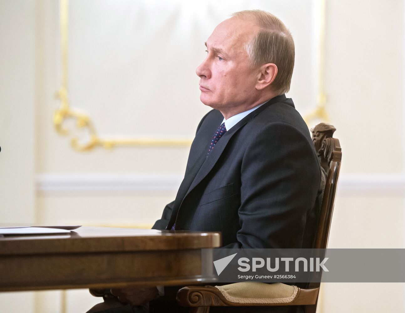 President Vladimir Putin meets with Government members