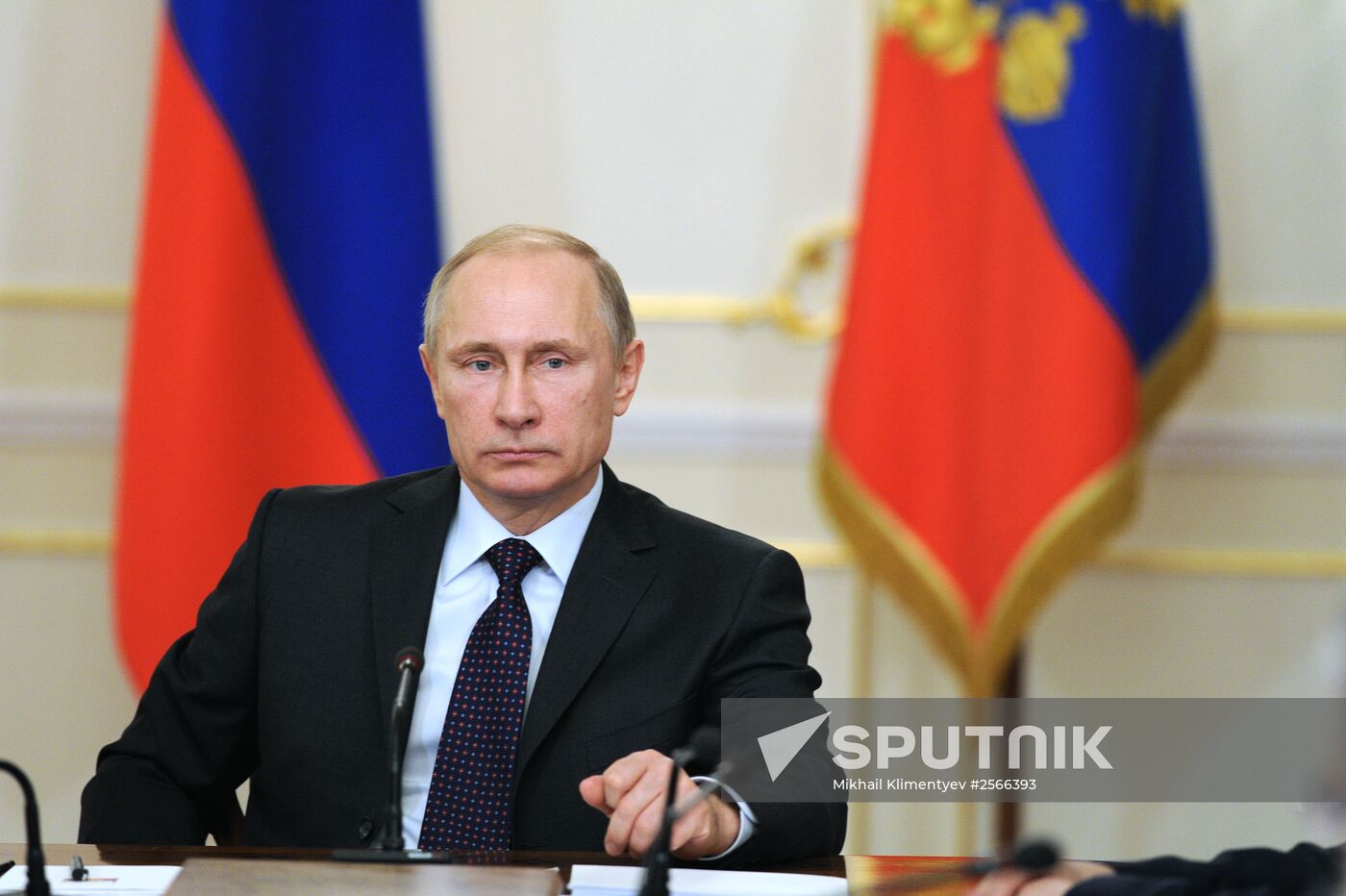 President Vladimir Putin meets with Government members